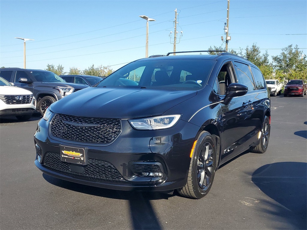 2021 Chrysler Pacifica Touring 3