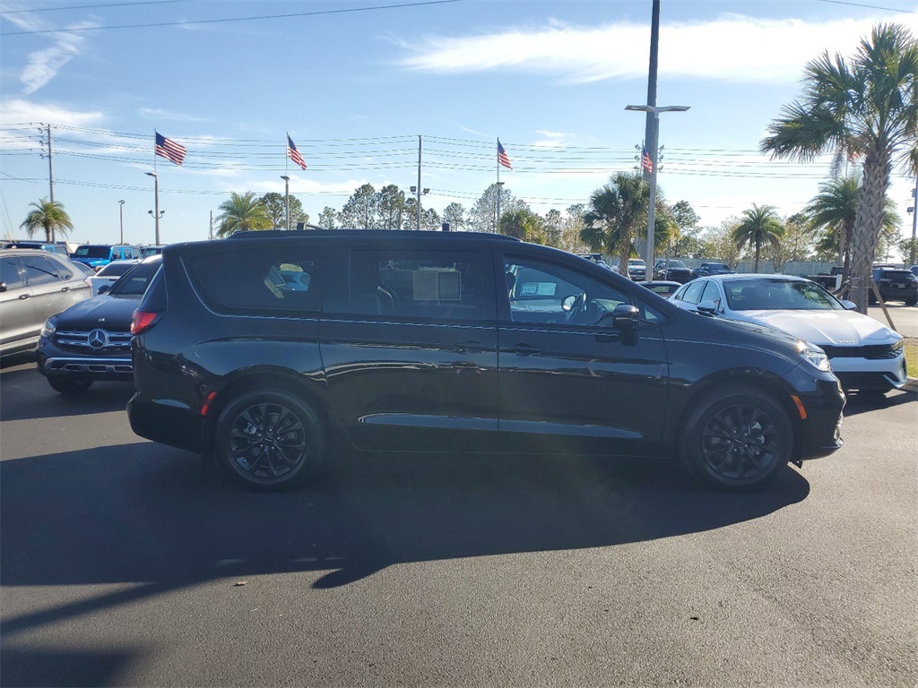 2021 Chrysler Pacifica Touring 8