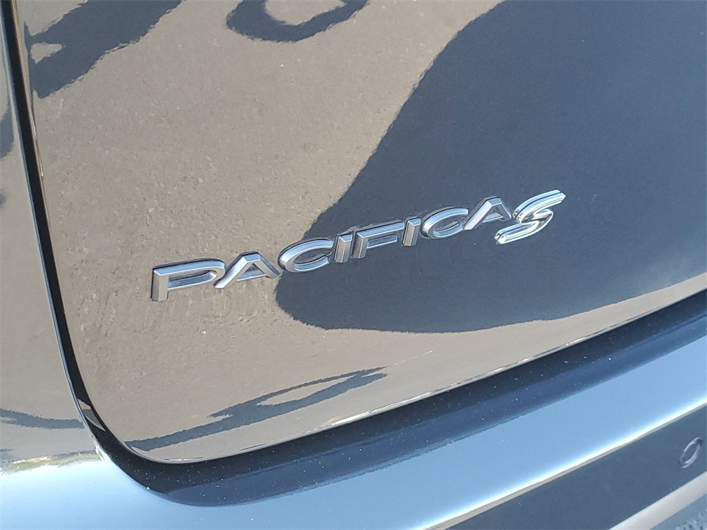 2021 Chrysler Pacifica Touring 10