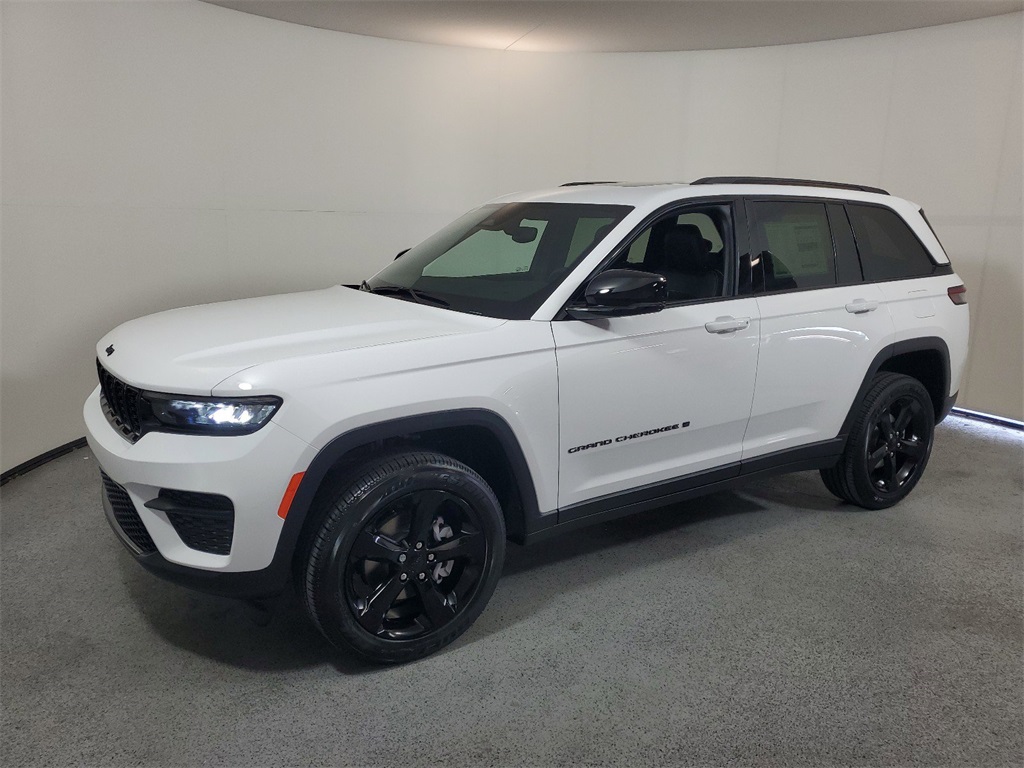 2024 Jeep Grand Cherokee Altitude 3