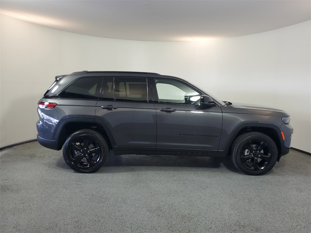 2024 Jeep Grand Cherokee Laredo 10