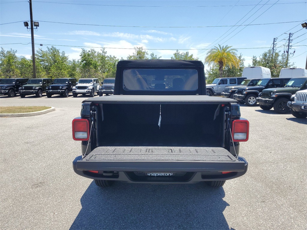 2024 Jeep Gladiator Sport 8