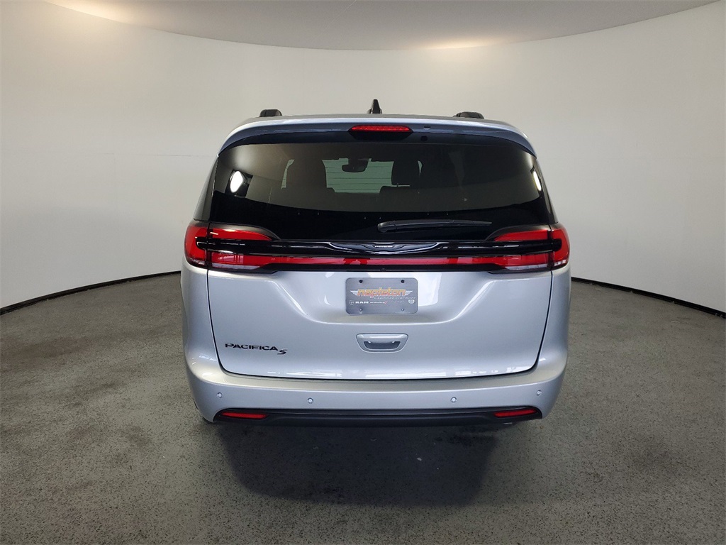 2024 Chrysler Pacifica Touring L 7