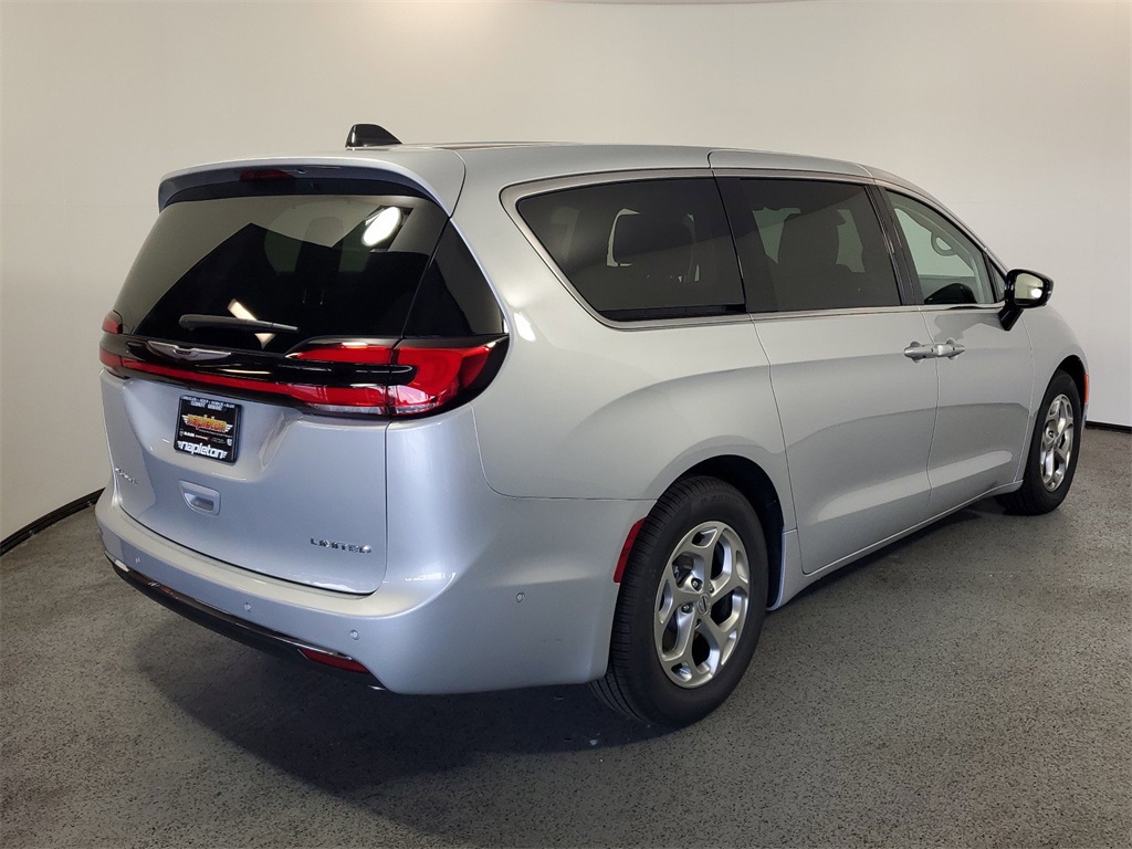 2024 Chrysler Pacifica Limited 8