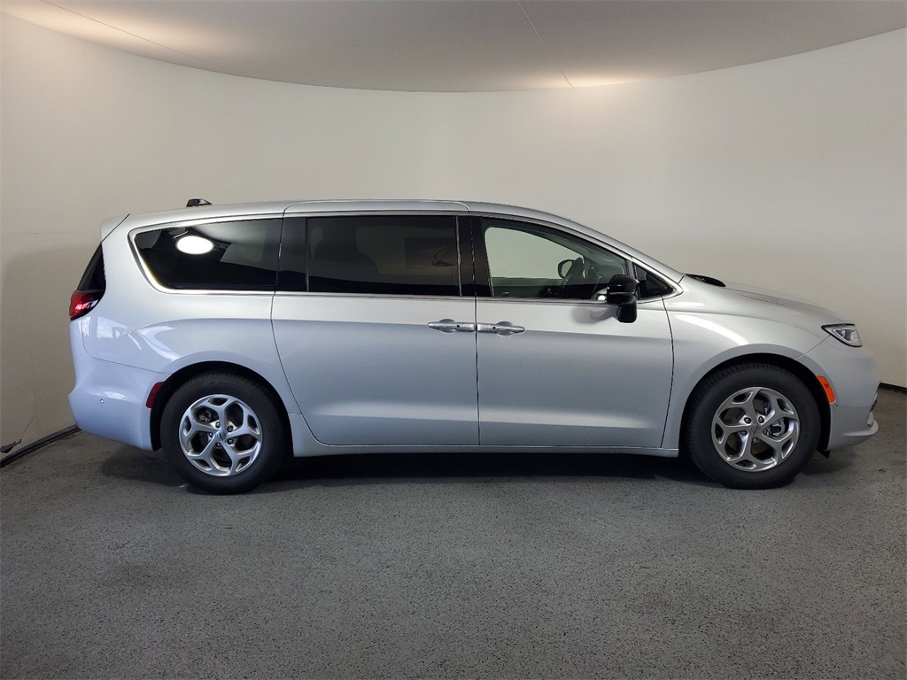 2024 Chrysler Pacifica Limited 9