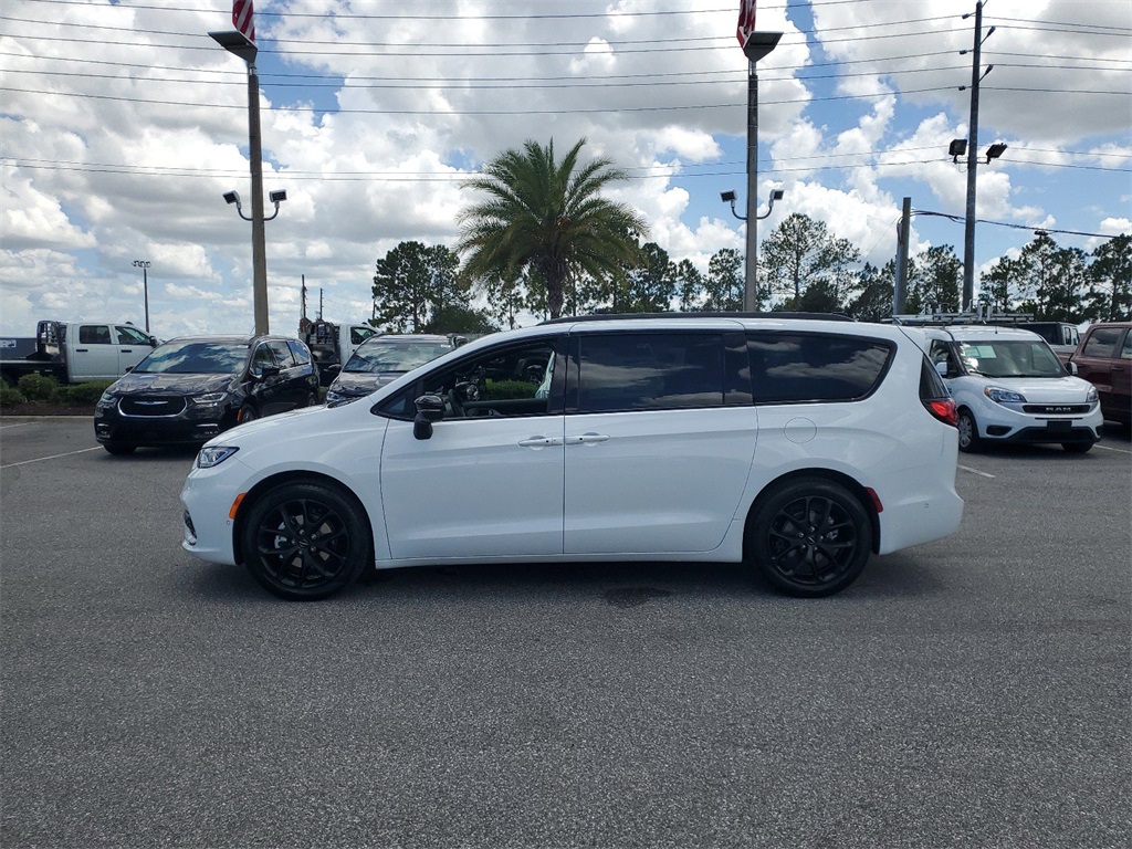 2024 Chrysler Pacifica Limited 5