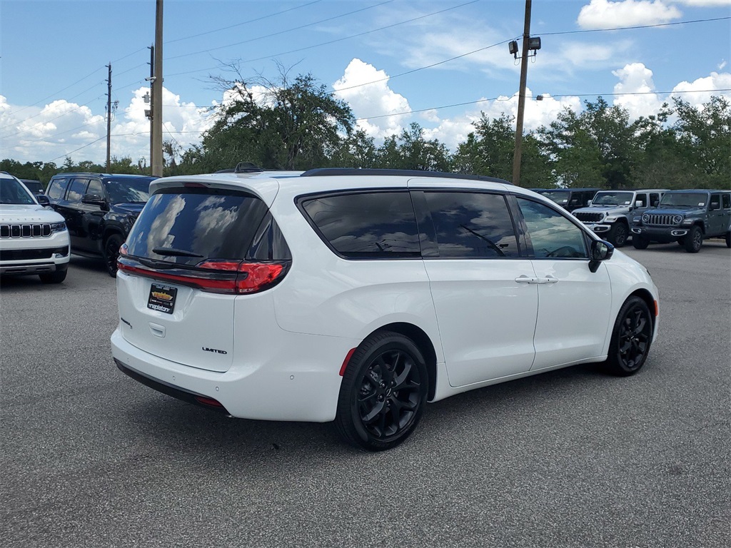 2024 Chrysler Pacifica Limited 9