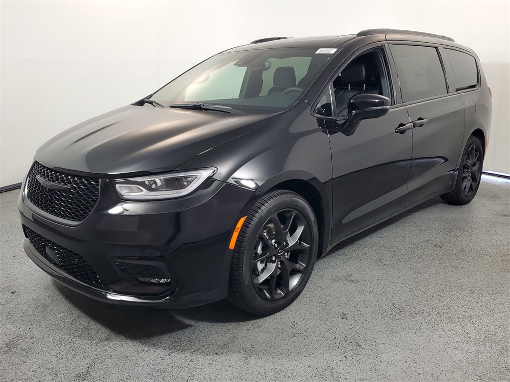 2024 Chrysler Pacifica Limited 3