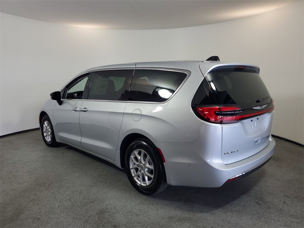 2024 Chrysler Pacifica Touring L 6