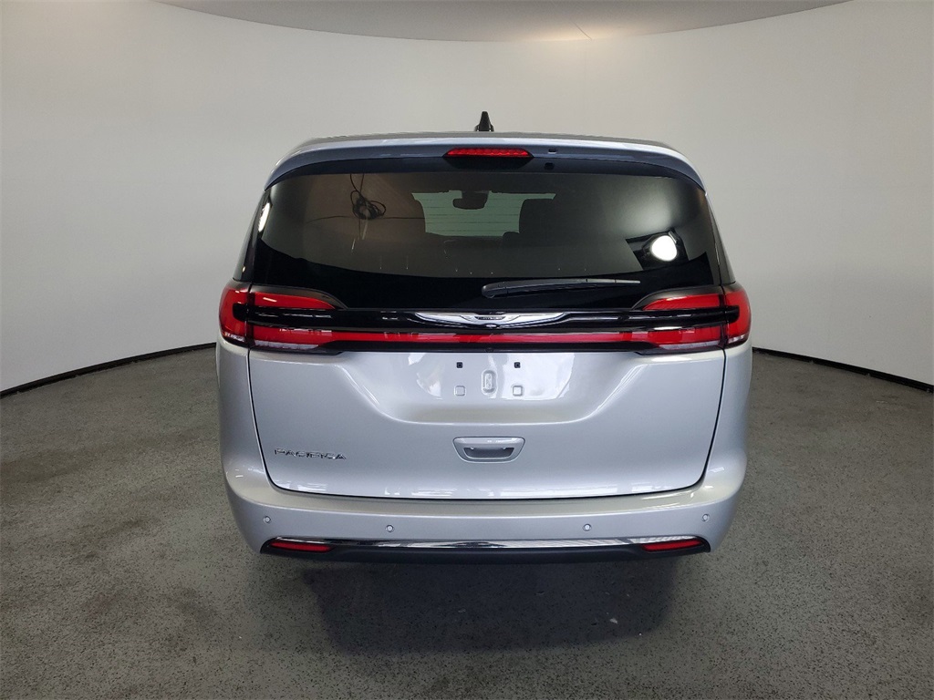 2024 Chrysler Pacifica Touring L 8