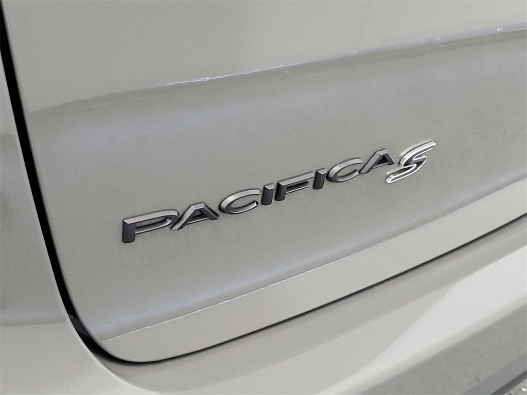 2024 Chrysler Pacifica Limited 8