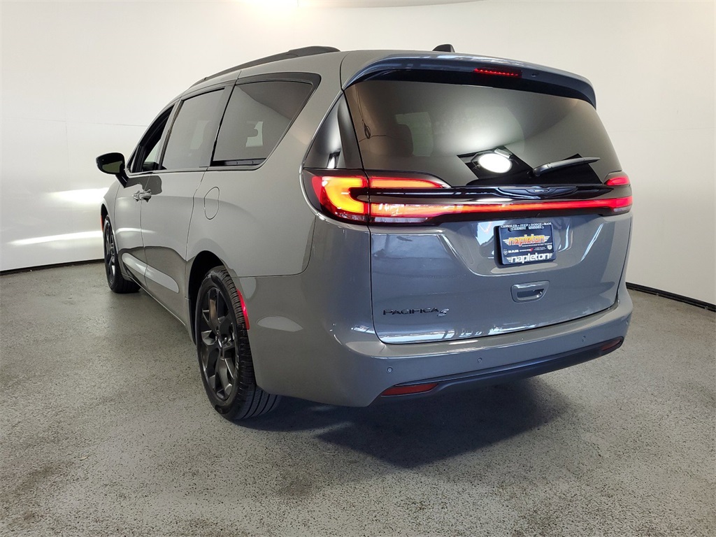 2024 Chrysler Pacifica Touring L 5