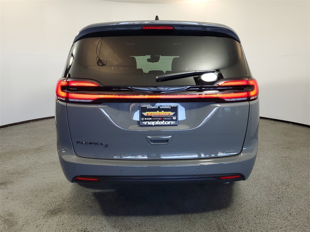 2024 Chrysler Pacifica Touring L 6