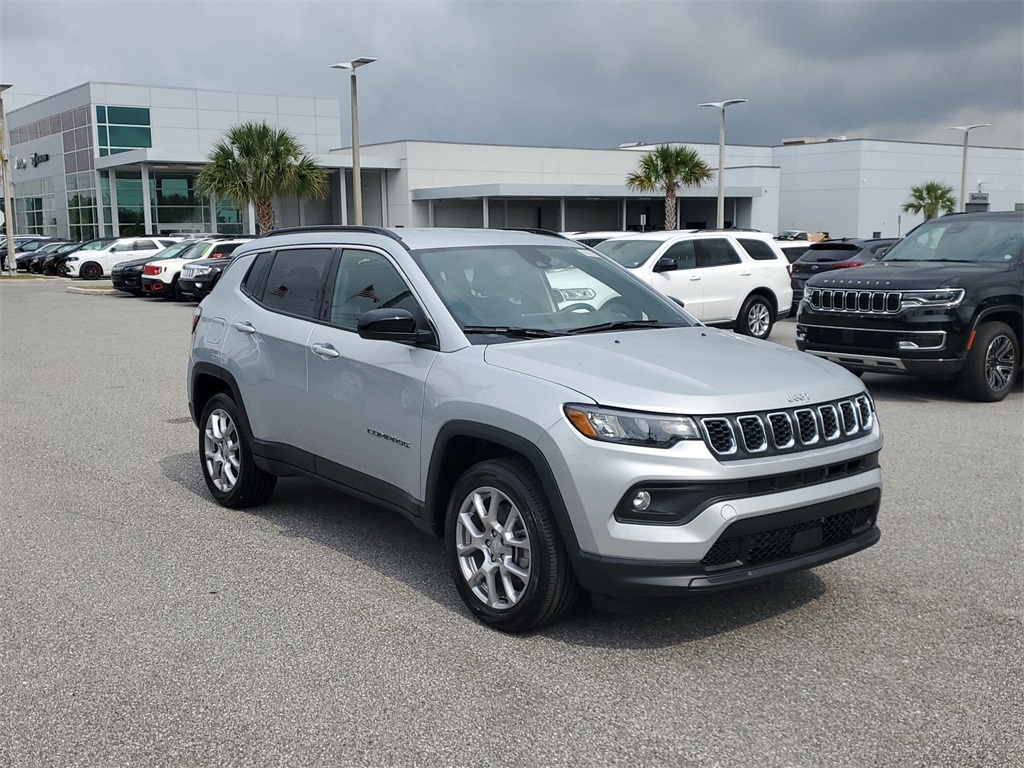 2024 Jeep Compass Latitude Lux 1