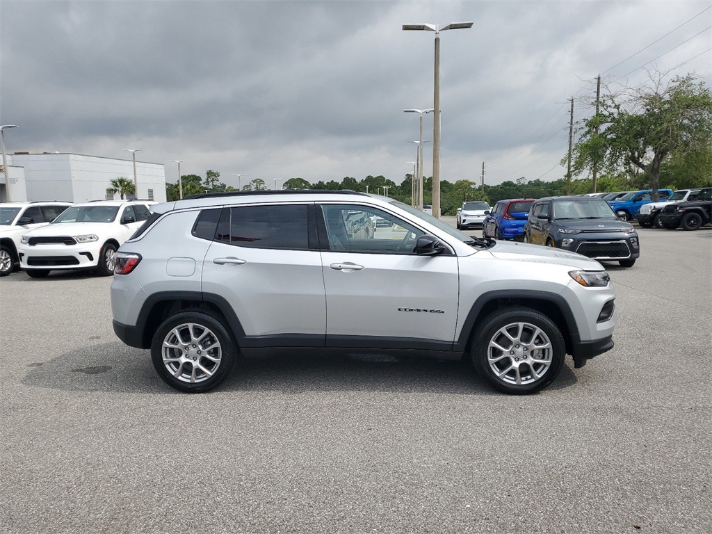 2024 Jeep Compass Latitude Lux 10