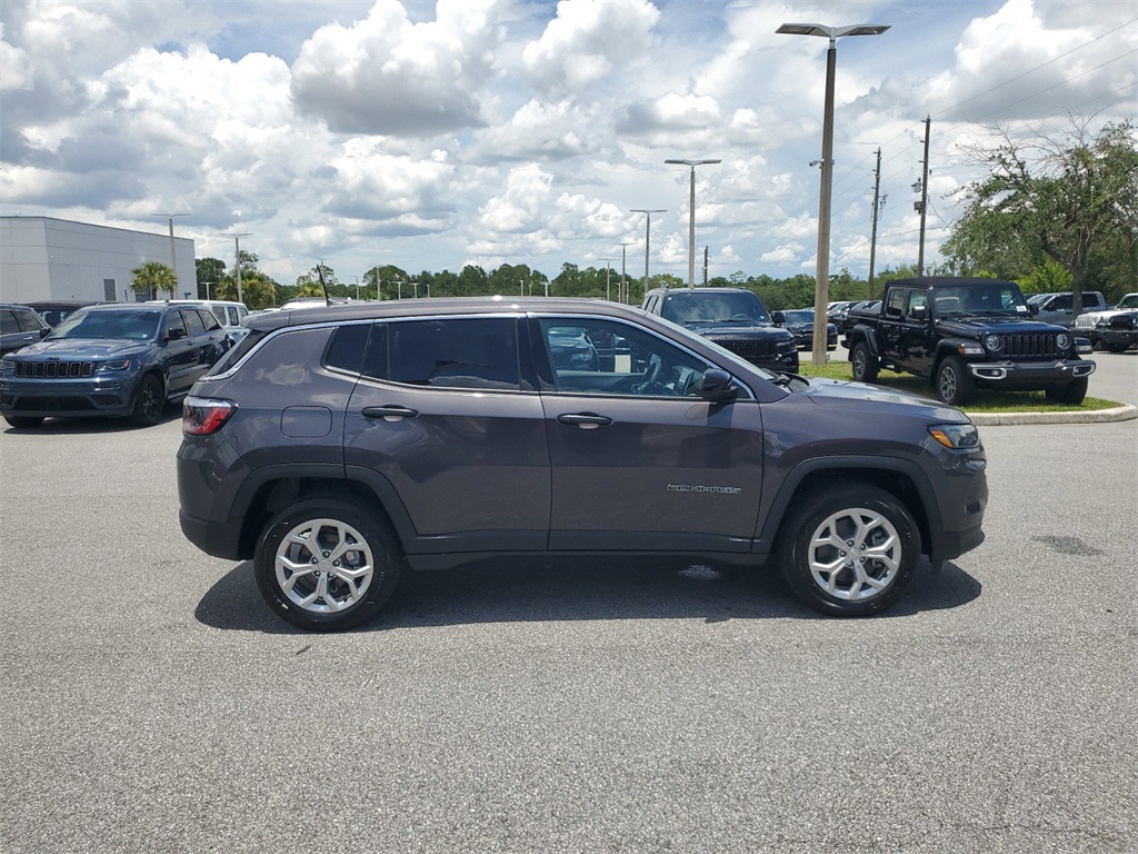 2024 Jeep Compass Sport 10