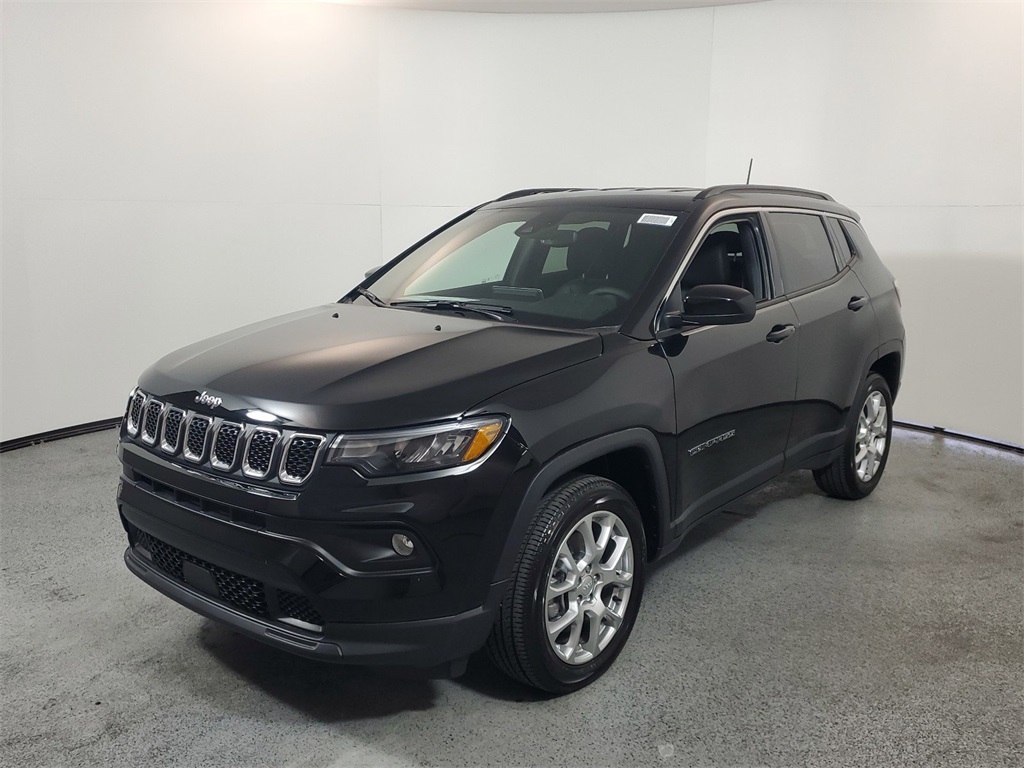 2024 Jeep Compass Latitude Lux 3