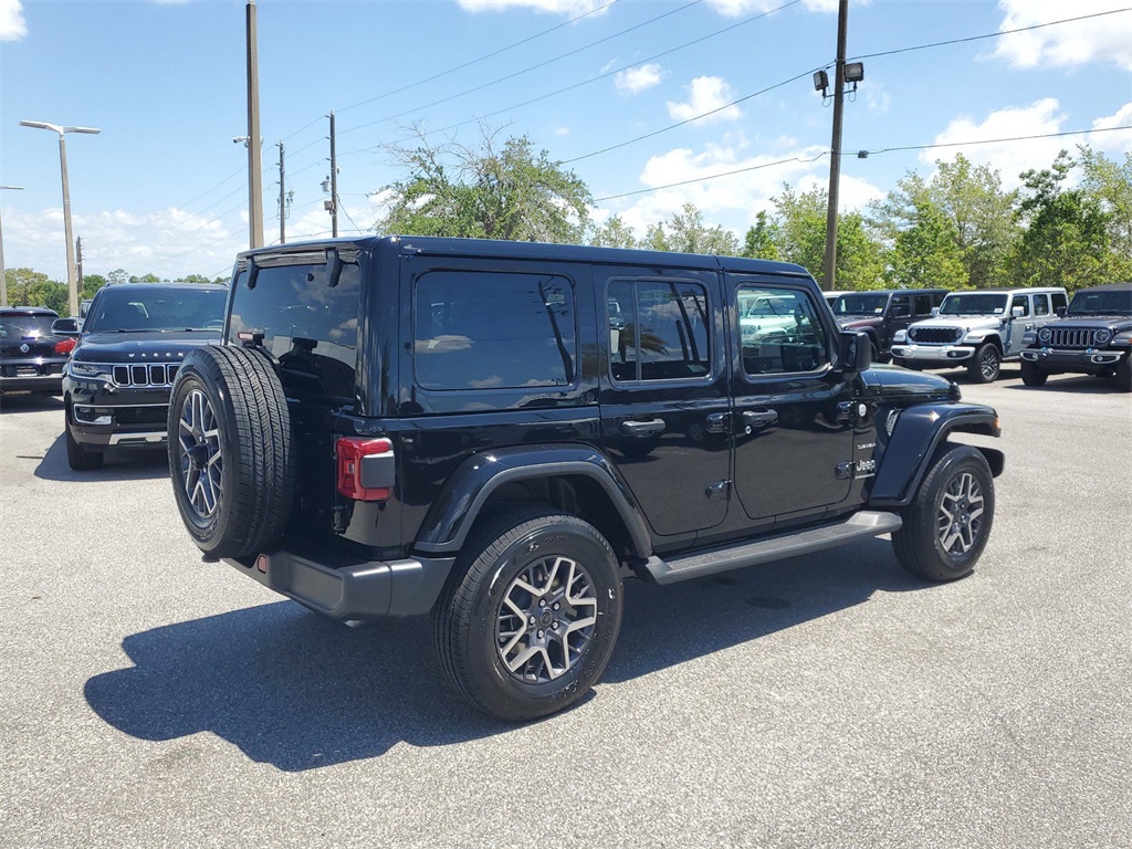 2024 Jeep Wrangler Sahara 9