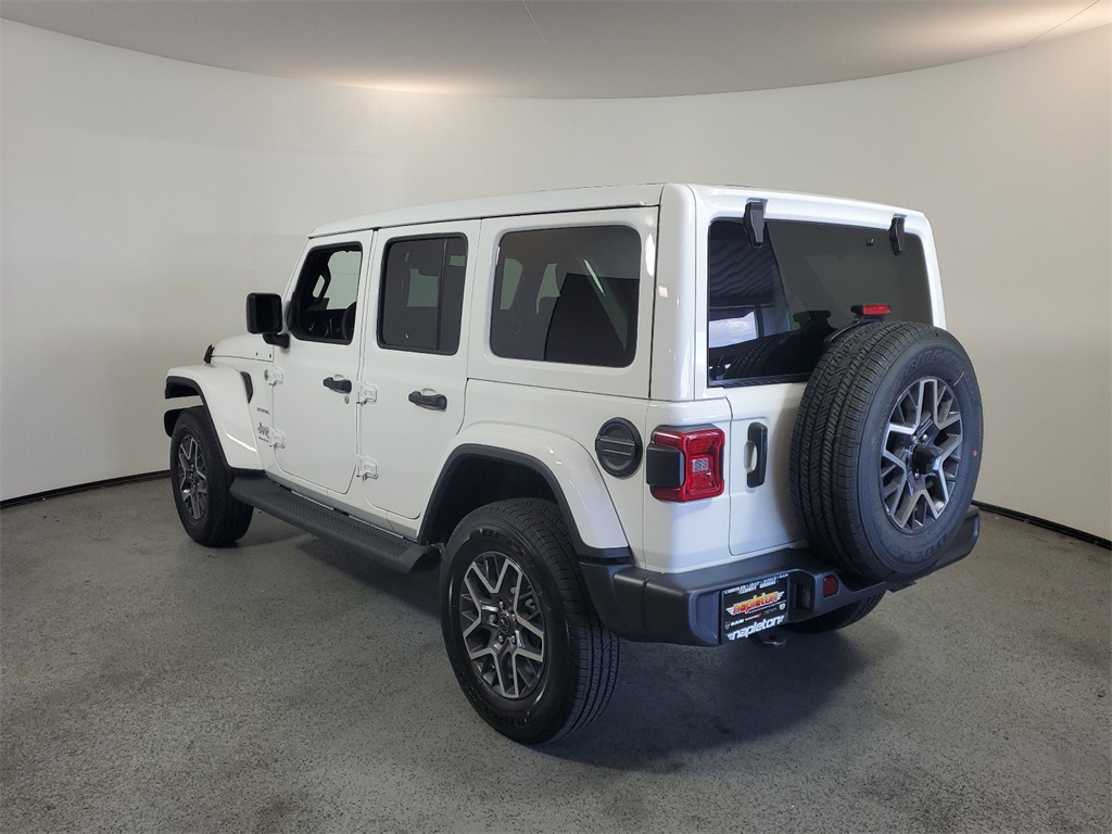 2024 Jeep Wrangler Sahara 5