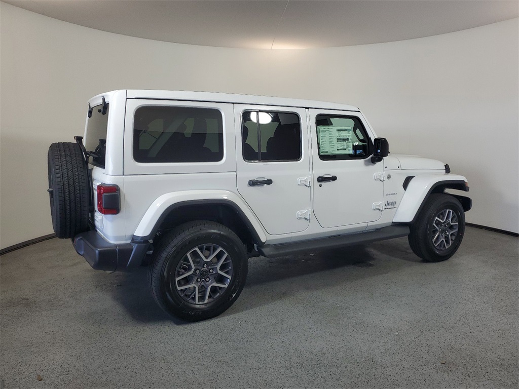 2024 Jeep Wrangler Sahara 8