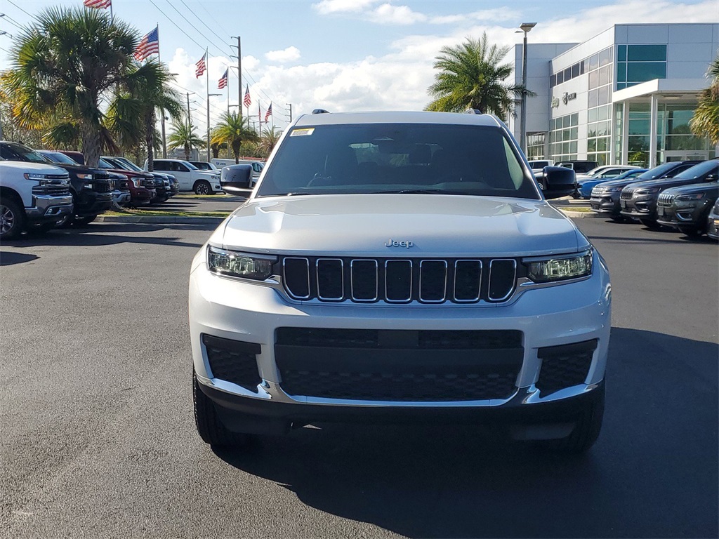 2025 Jeep Grand Cherokee L Laredo 2