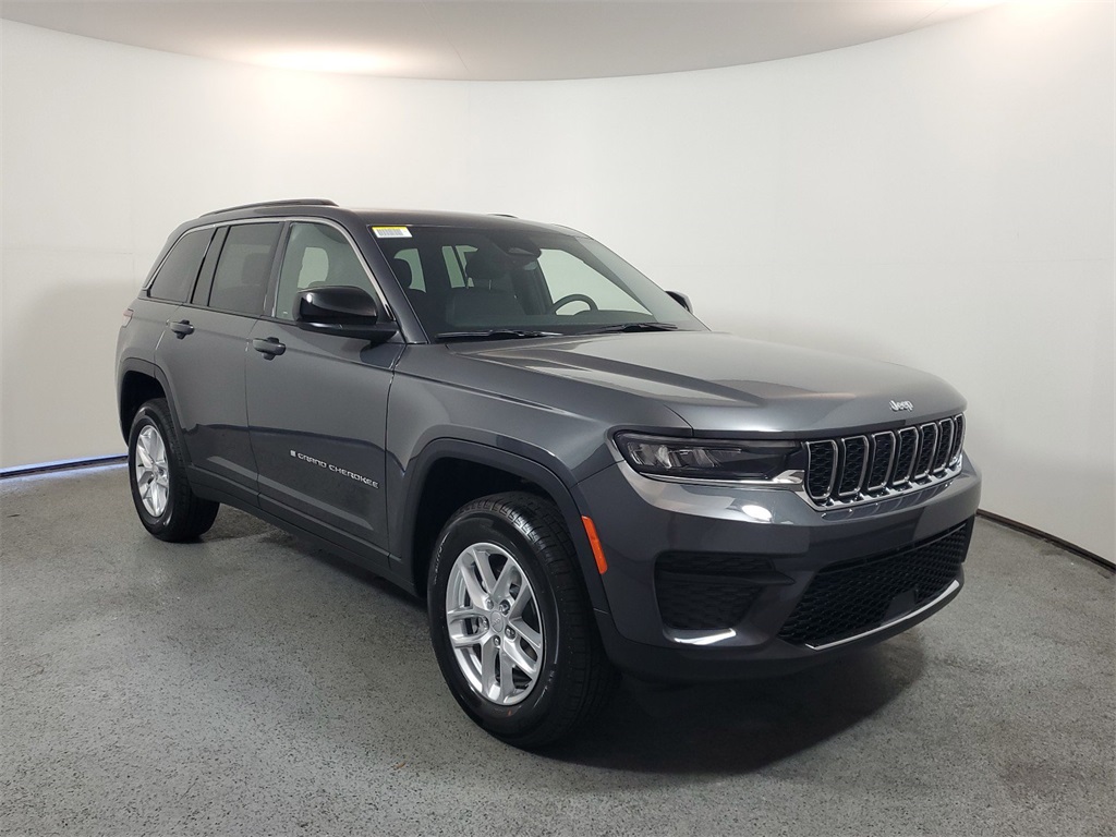 2025 Jeep Grand Cherokee Laredo 1