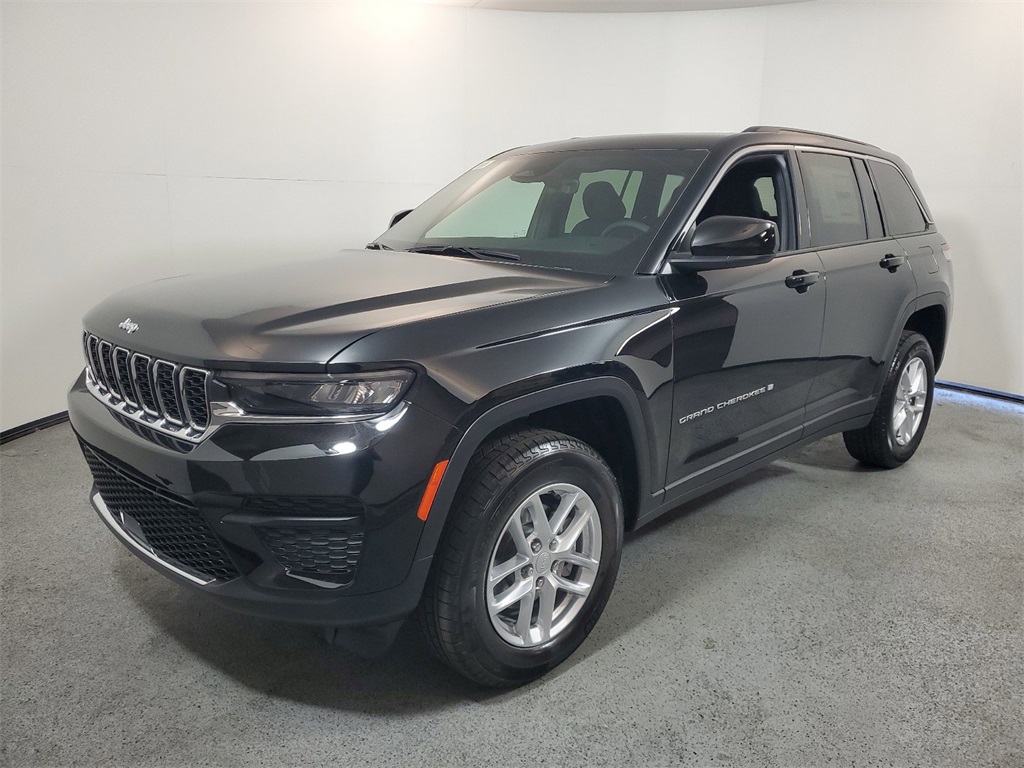 2025 Jeep Grand Cherokee Laredo 3