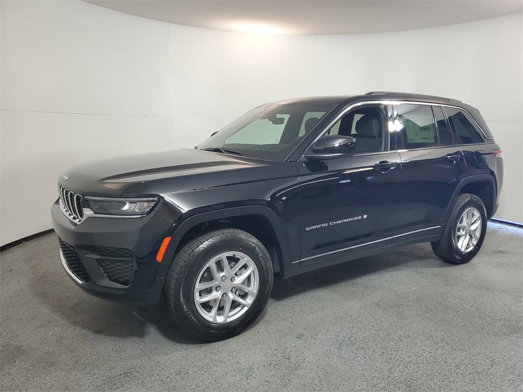 2025 Jeep Grand Cherokee Laredo 3