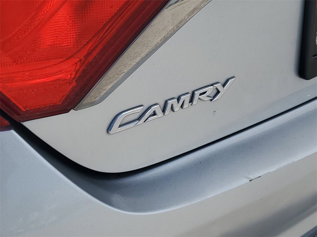 2015 Toyota Camry SE 7