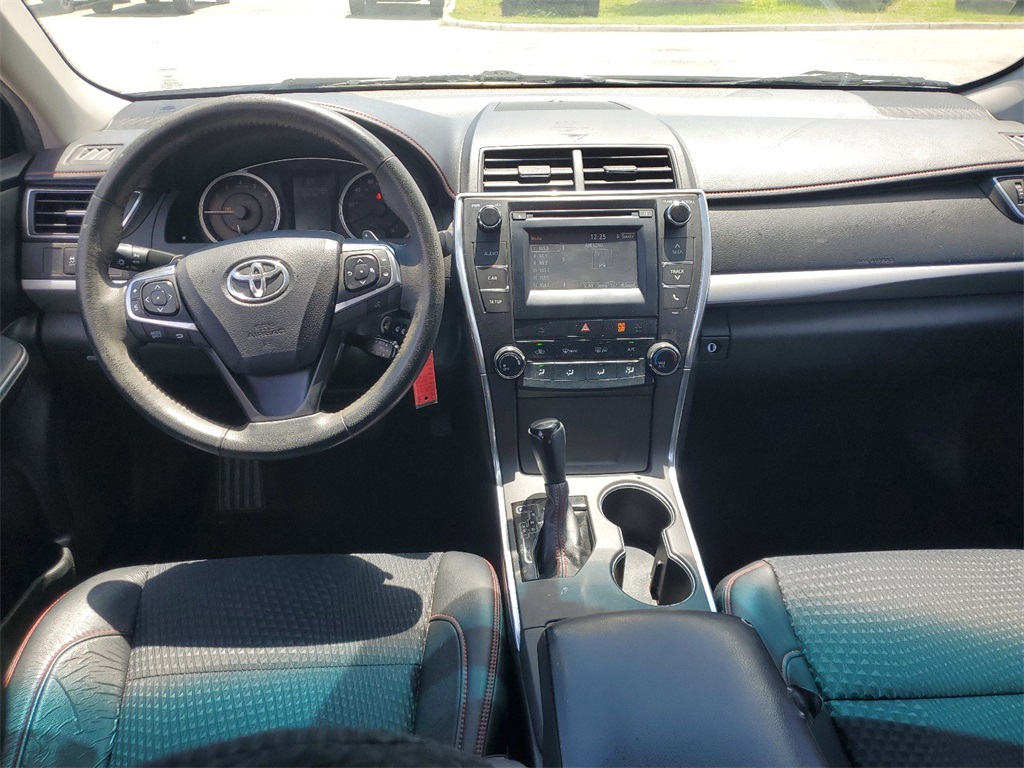 2015 Toyota Camry SE 14