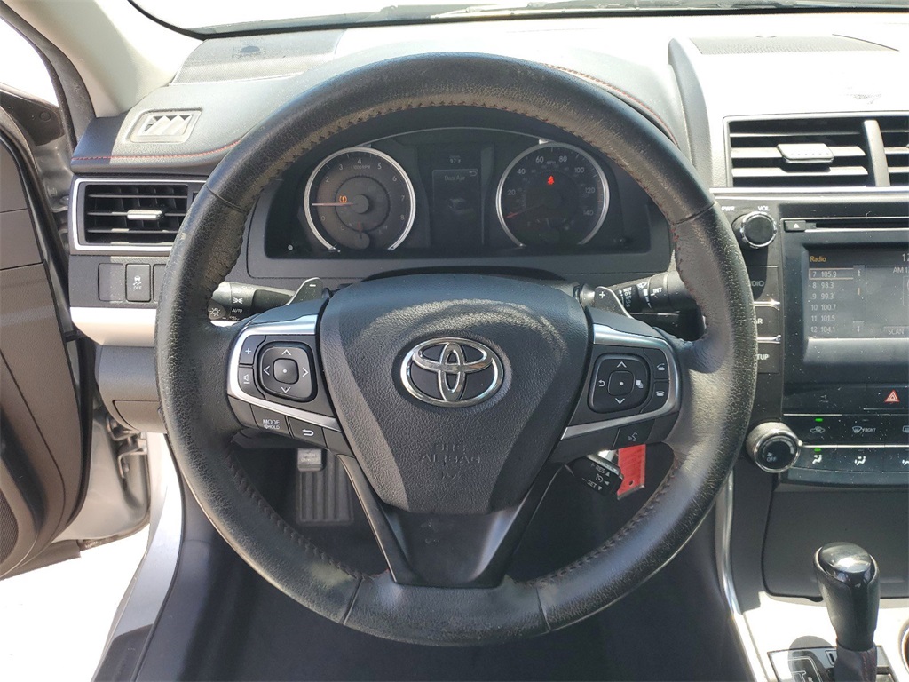 2015 Toyota Camry SE 19