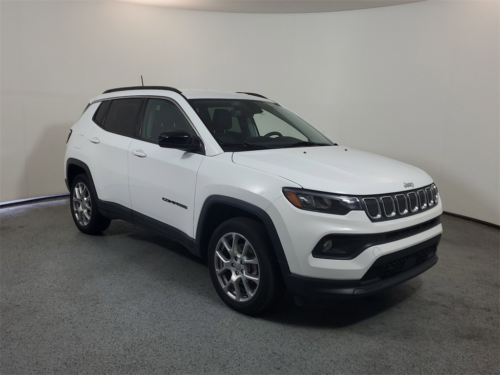 2022 Jeep Compass Latitude Lux 1