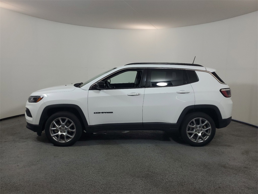 2022 Jeep Compass Latitude Lux 4