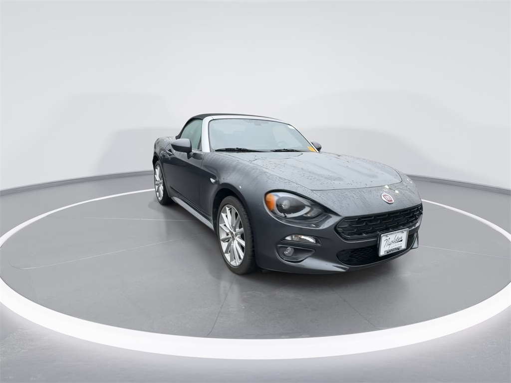 2017 Fiat 124 Spider Lusso 2