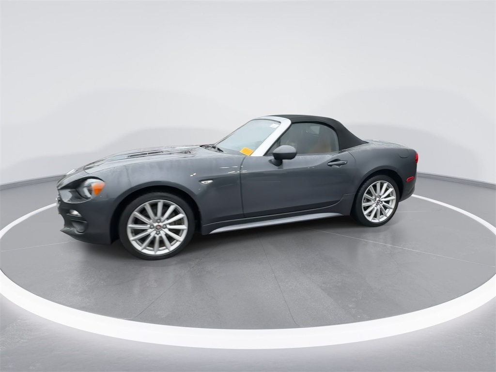 2017 Fiat 124 Spider Lusso 5