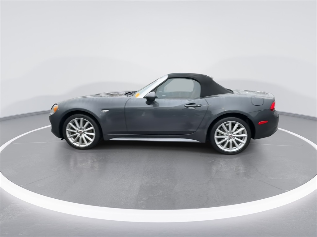 2017 Fiat 124 Spider Lusso 6