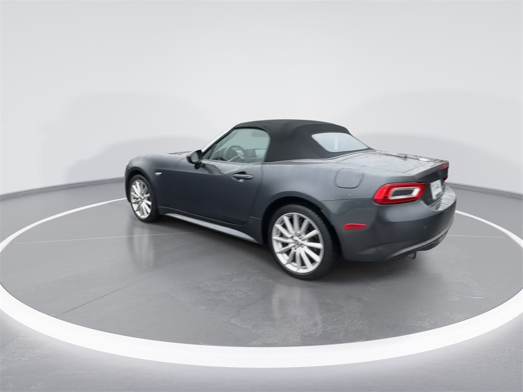 2017 Fiat 124 Spider Lusso 7