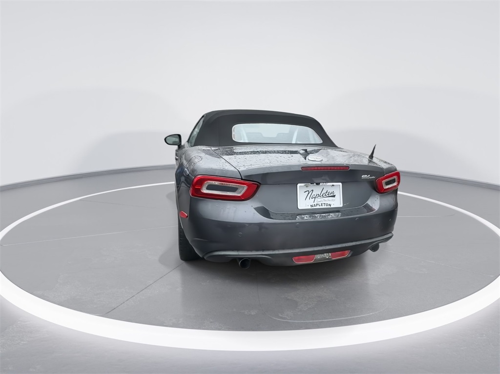 2017 Fiat 124 Spider Lusso 8