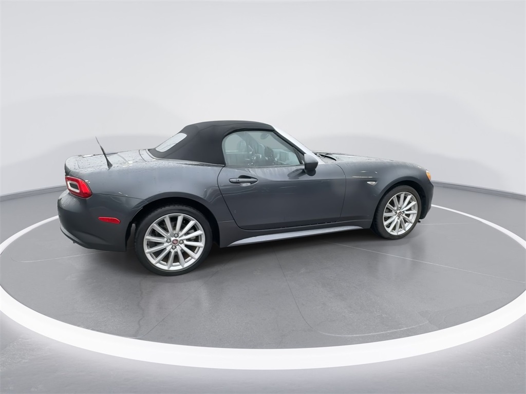 2017 Fiat 124 Spider Lusso 11