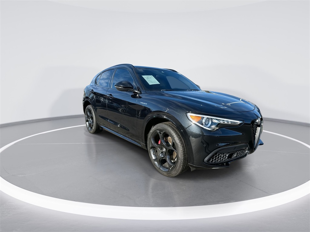 2022 Alfa Romeo Stelvio Veloce 2