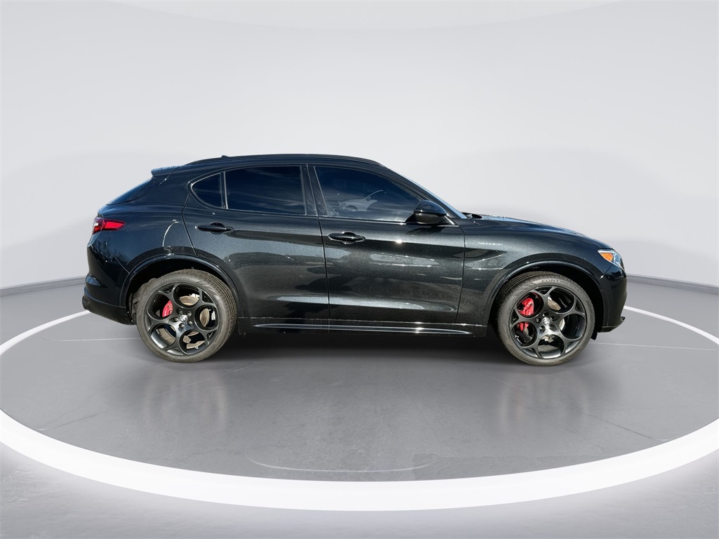 2022 Alfa Romeo Stelvio Veloce 7