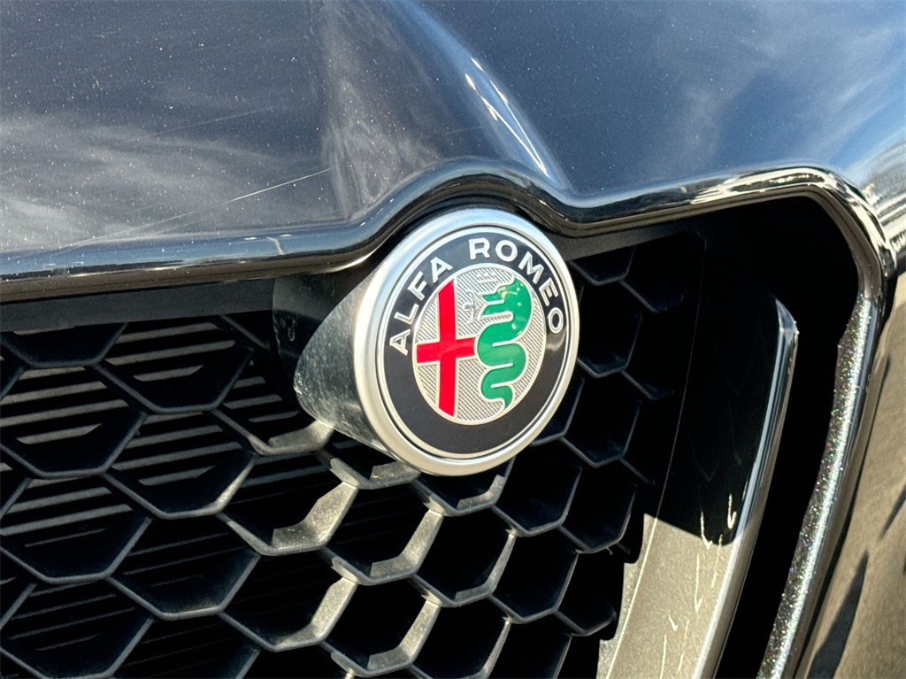 2022 Alfa Romeo Stelvio Veloce 8