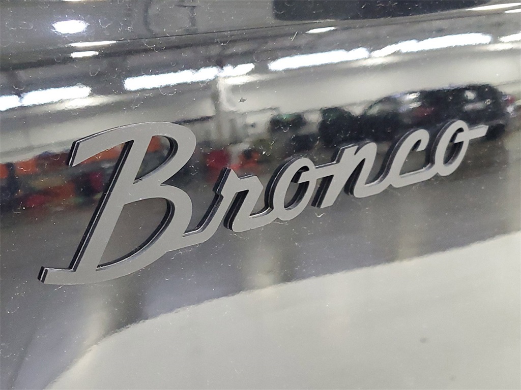 2022 Ford Bronco Base 32
