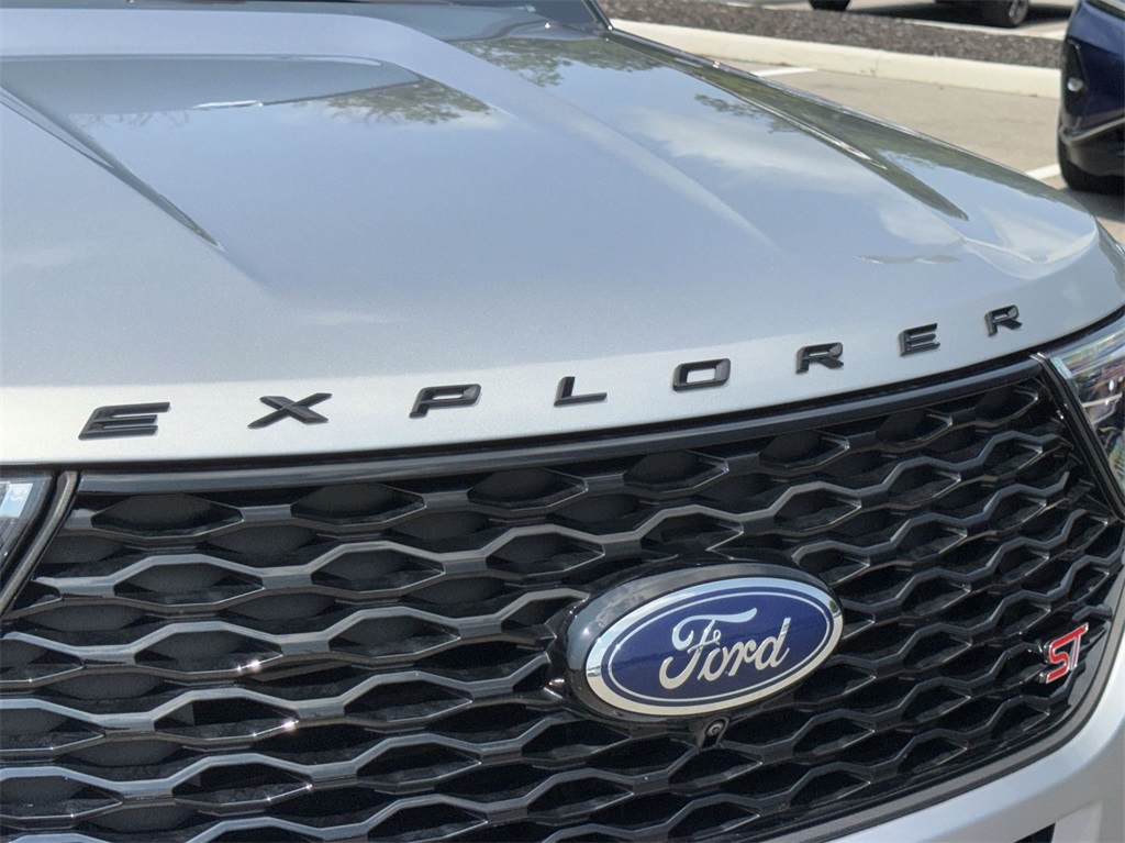 2021 Ford Explorer ST 13