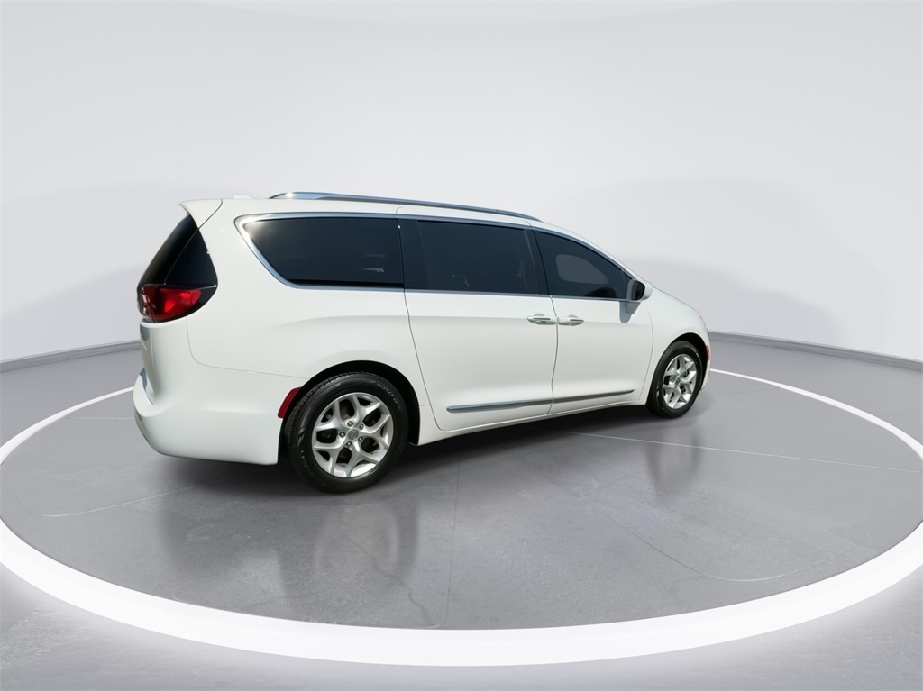 2018 Chrysler Pacifica Touring L Plus 11