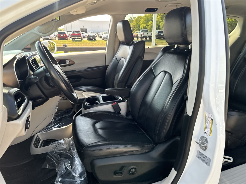 2018 Chrysler Pacifica Touring L Plus 18