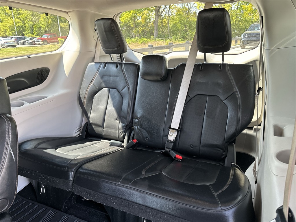 2018 Chrysler Pacifica Touring L Plus 32