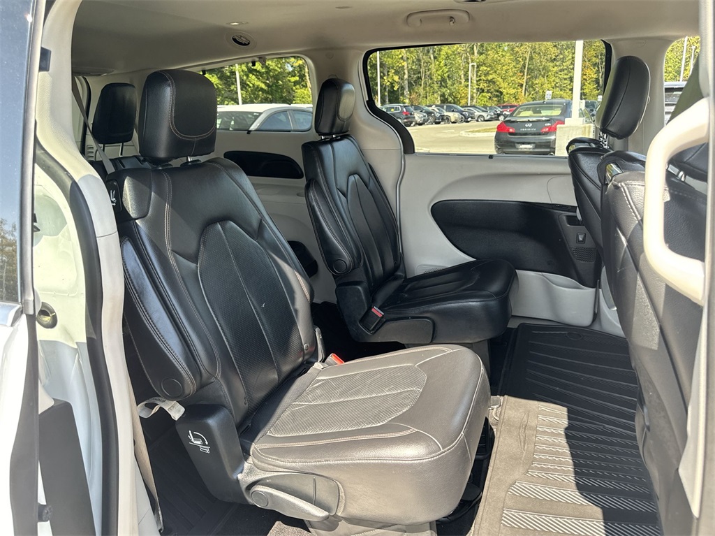 2018 Chrysler Pacifica Touring L Plus 34