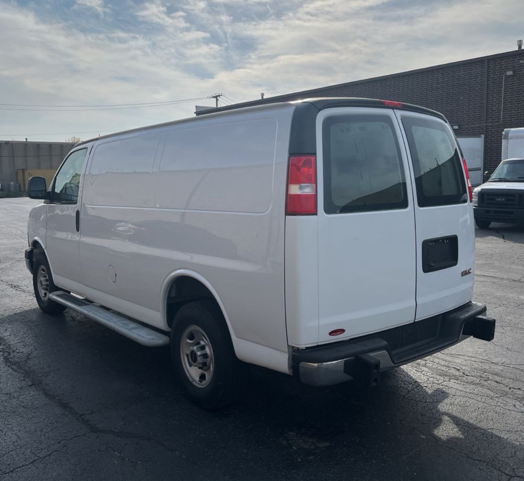 2022 GMC Savana 2500 Work Van 3