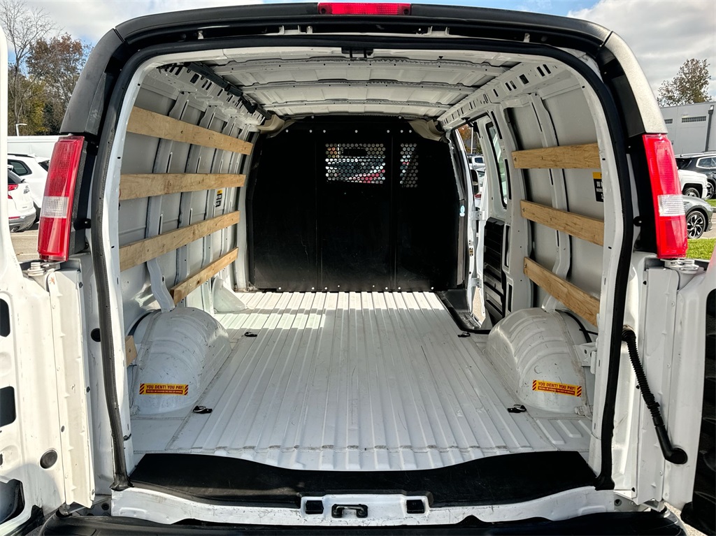 2022 GMC Savana 2500 Work Van 27